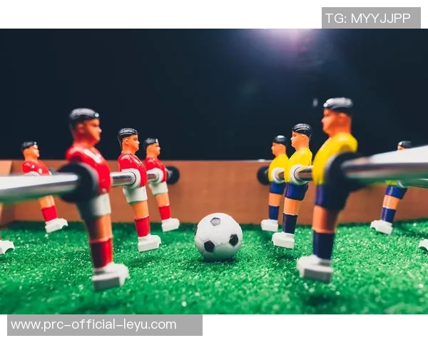 手工制作纸足球的创意教程与趣味玩法分享,带你体验动手乐趣与团队合作精神